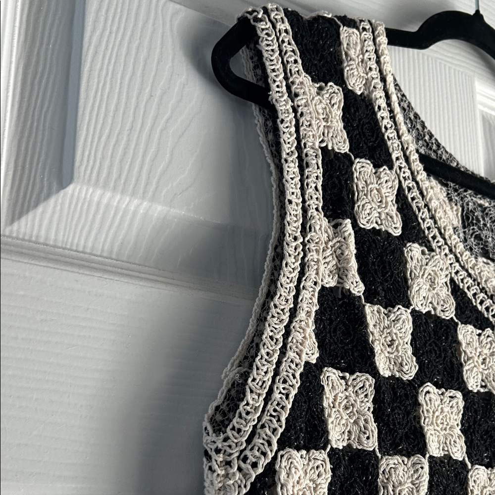 Black and Cream Checkered Crochet Vest - Picture 7 of 7